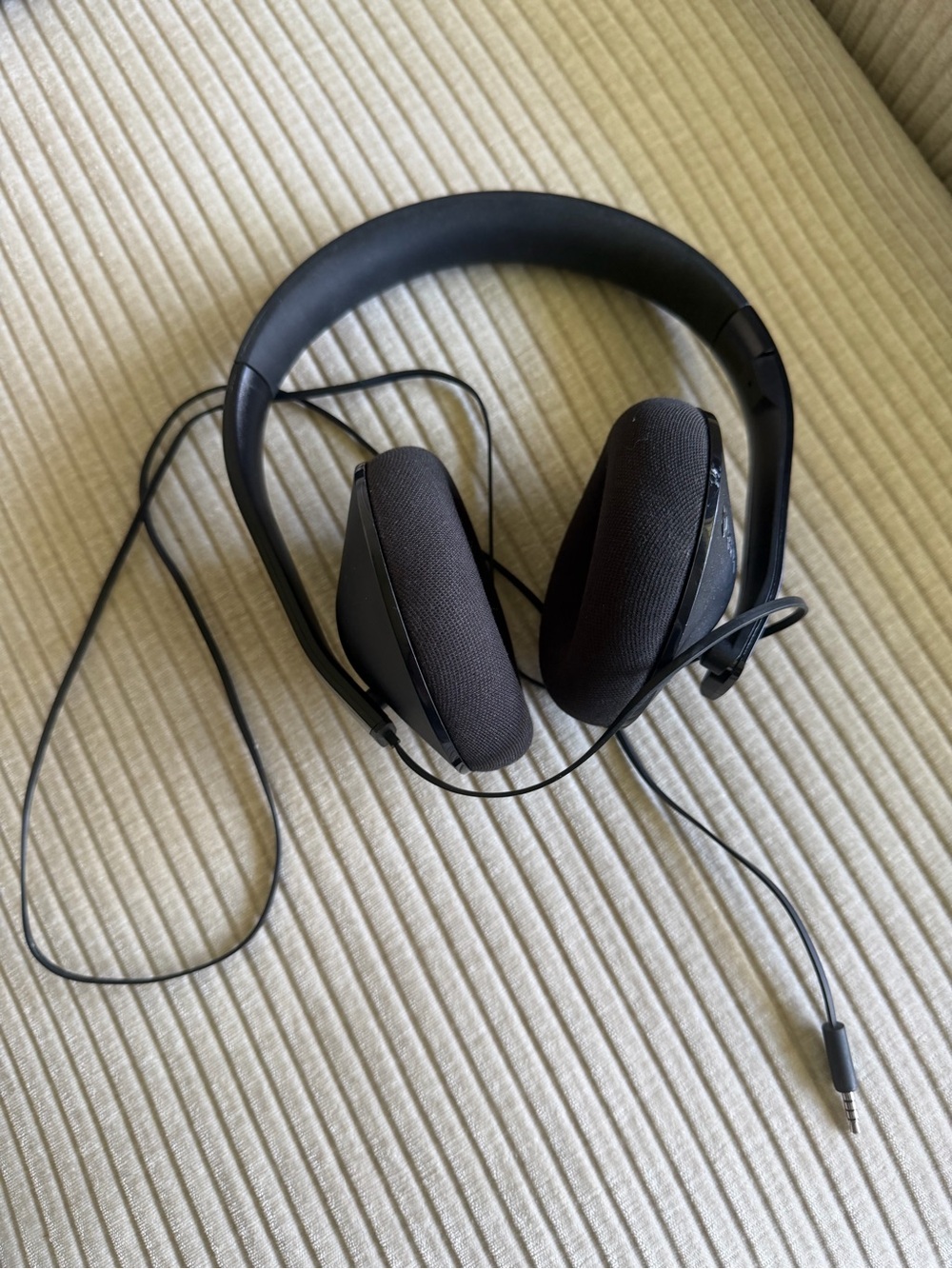 Xbox Wired Over-Ear Headphones in Black - Comfortable Audio